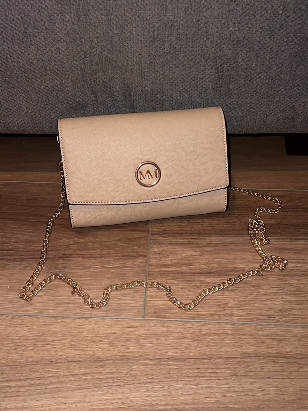 Marilyn Monroe - Beige Crossbody with Gold Chain Strap